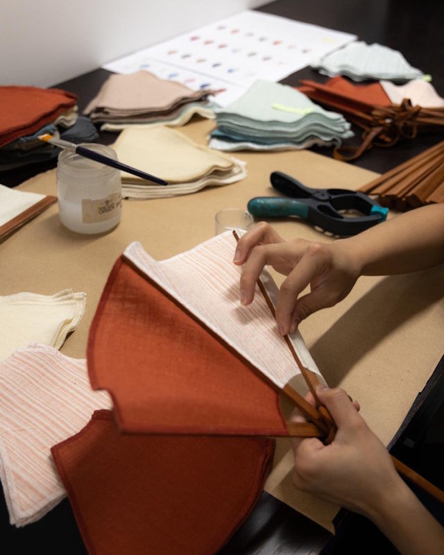 Dettagli e finiture dei ventagli artigianali